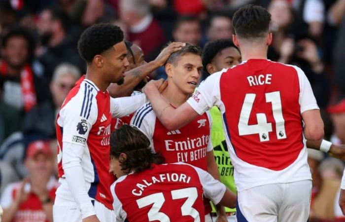 L’Arsenal schiaccia il Leicester 4-2 all’ultimo minuto e torna al Manchester City