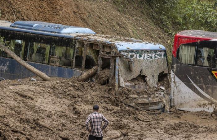 Sale a 170 il bilancio delle vittime in Nepal dopo le inondazioni