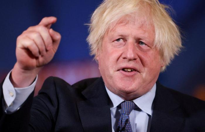 Boris Johnson afferma di aver preso in considerazione la possibilità di effettuare “un raid marittimo” nei Paesi Bassi per recuperare i vaccini contro il Covid