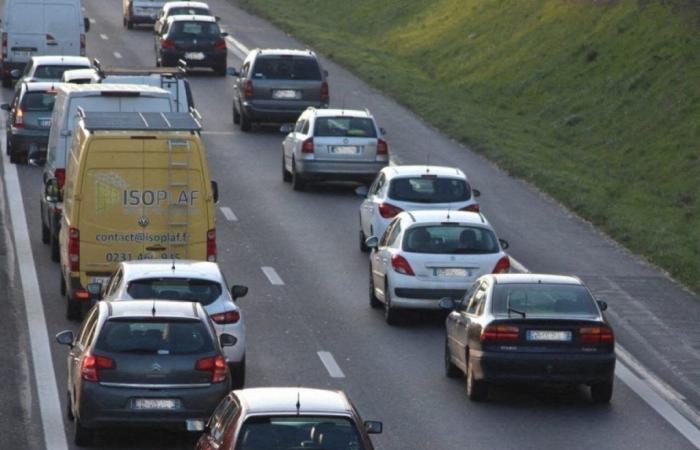 Grande ingorgo sulle autostrade A1 e A25 questo lunedì dopo gli incidenti a Vendeville