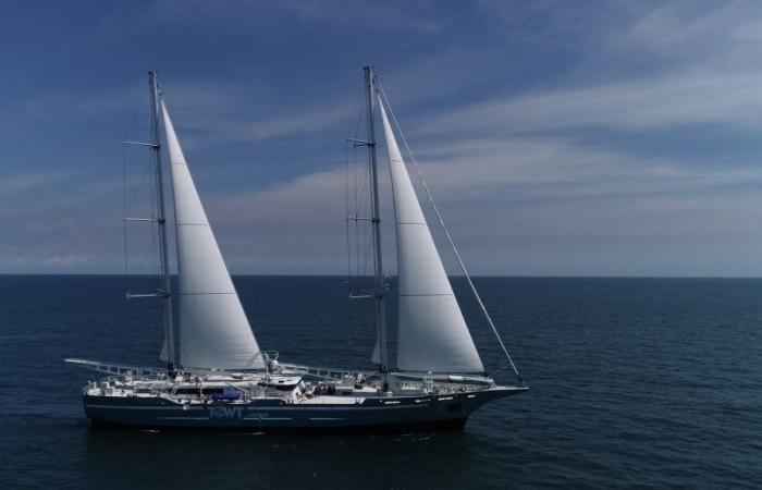 la barca a vela da carico Artemis si ferma a Reunion