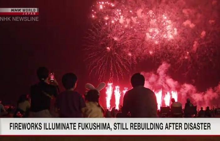 Fuochi d’artificio illuminano la città di Futaba, ancora in fase di ricostruzione dopo l’incidente nucleare del 2011