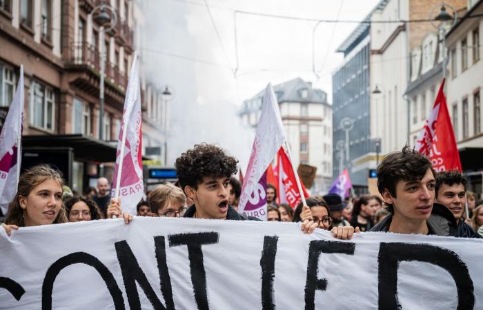 2000 persone hanno manifestato in nome dell’“emergenza sociale”