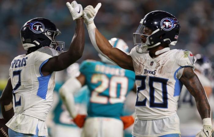 i Titans dominano i Dolphins 31-12 e infliggono la terza sconfitta consecutiva