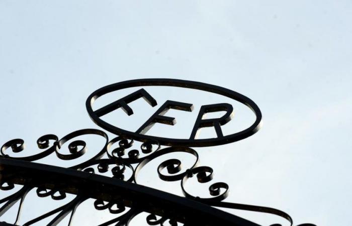 i 16 membri dell’opposizione si dimettono dal comitato direttivo della FFR