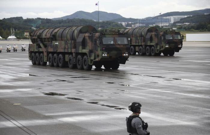 La Corea del Sud presenta il suo missile più potente, in grado di raggiungere i bunker del suo vicino settentrionale