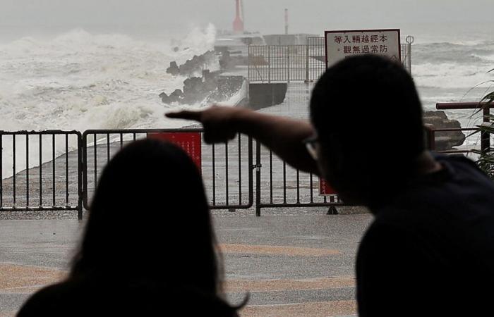 Il tifone Krathon si dirige verso Taiwan con raffiche di quasi 300 km/h