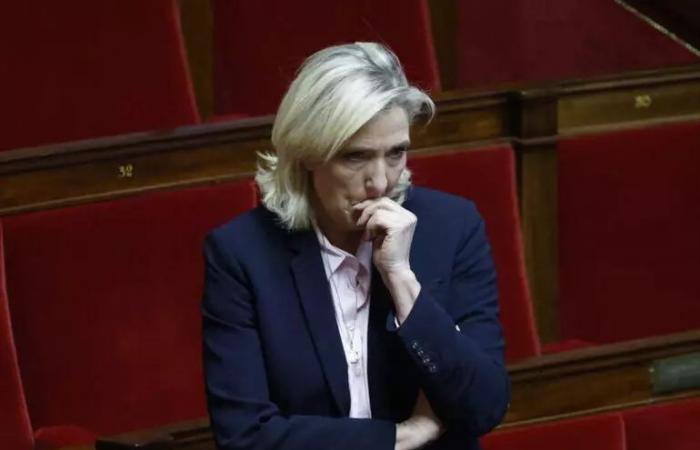 Marine Le Pen mette in gioco il suo futuro politico durante il processo contro il caso degli “assistenti parlamentari”.