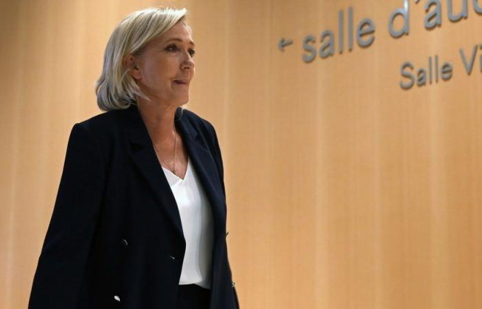 Marine Le Pen sul banco degli imputati per il primo giorno del processo contro gli assistenti del Parlamento europeo – Euractiv FR