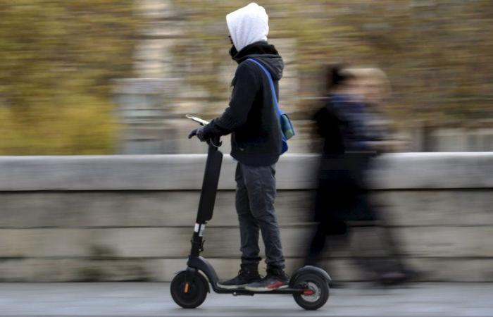 Un adolescente di 15 anni investe e uccide un ottantenne con uno scooter elettrico prima di fuggire