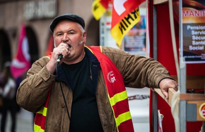 2000 persone hanno manifestato in nome dell’“emergenza sociale”