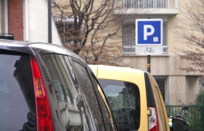 A Parigi i prezzi dei parcheggi per i “SUV” sono triplicati