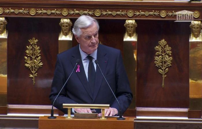 Michel Barnier conclude il suo intervento invitando a “prendersi cura” della Repubblica e a superare “divisioni” e “litigi”