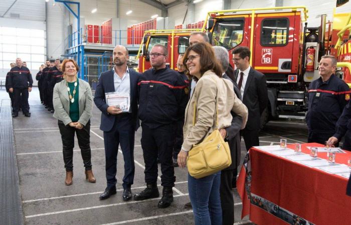 Le autorità si congratulano con i vigili del fuoco partiti come rinforzo nazionale