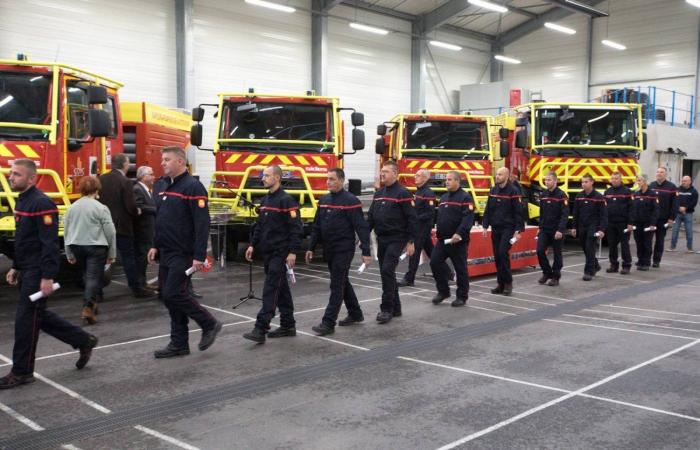 Le autorità si congratulano con i vigili del fuoco partiti come rinforzo nazionale