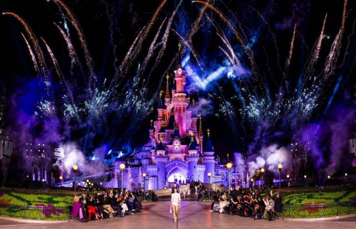 la storica sfilata Coperni a Disneyland Paris