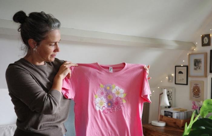 A Neubourg, Amélie Ledoux ha disegnato la t-shirt Pink October 2024