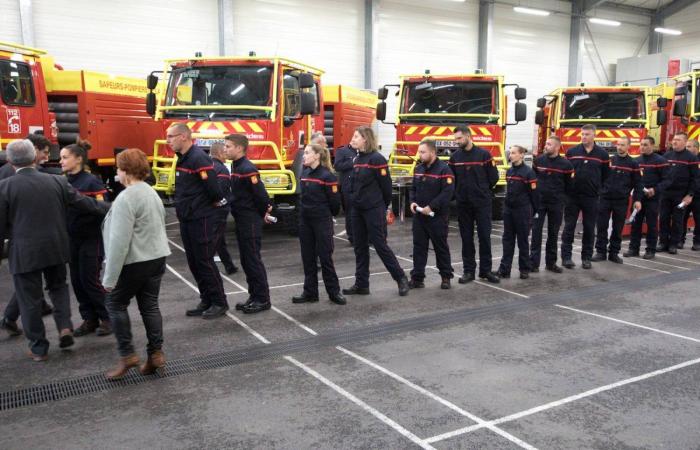 Le autorità si congratulano con i vigili del fuoco partiti come rinforzo nazionale