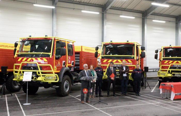 Le autorità si congratulano con i vigili del fuoco partiti come rinforzo nazionale