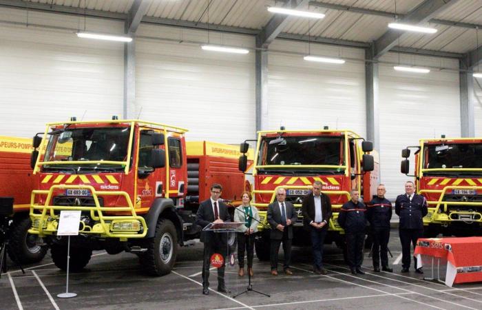 Le autorità si congratulano con i vigili del fuoco partiti come rinforzo nazionale