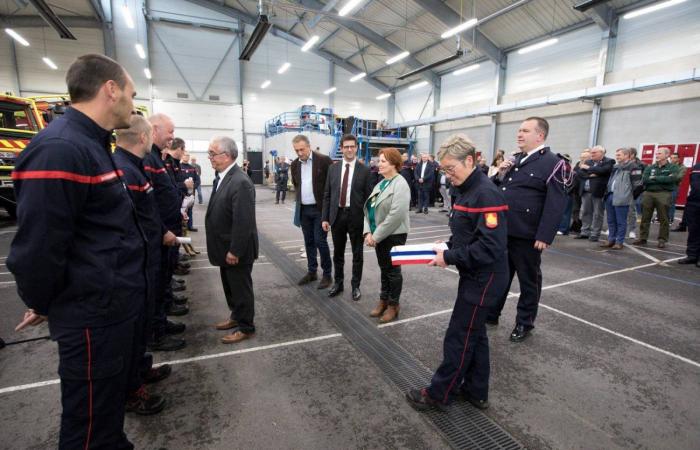 Le autorità si congratulano con i vigili del fuoco partiti come rinforzo nazionale