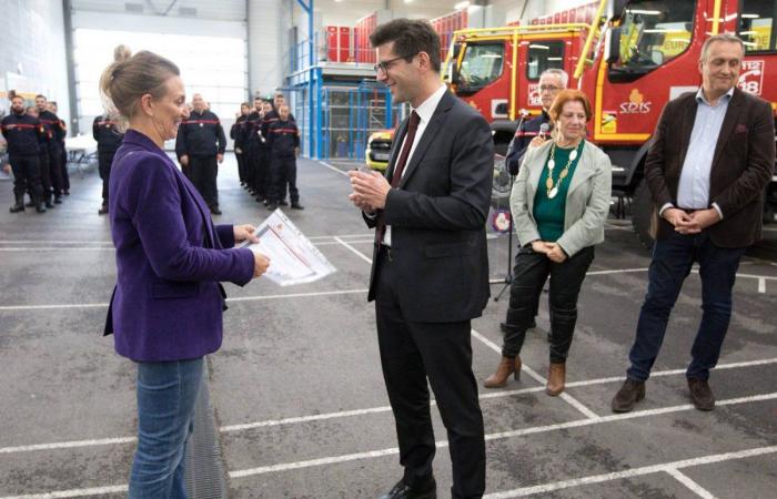 Le autorità si congratulano con i vigili del fuoco partiti come rinforzo nazionale