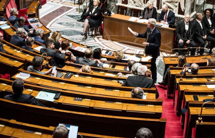 Con una base debole nell’Assemblea nazionale, Michel Barnier promette di rafforzare il ruolo del Parlamento