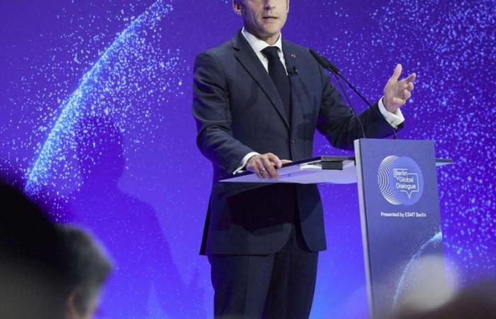 Emmanuel Macron approva una tassazione “eccezionale” per le grandi imprese, ma deve essere “limitata”