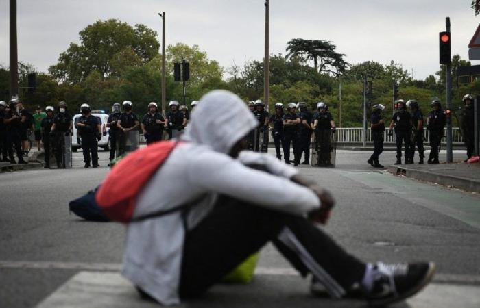 Pensionato sfrattato dall’ostello dei lavoratori migranti dopo aver dato rifugio al figlio