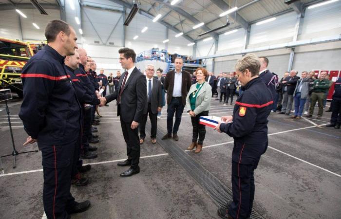 Le autorità si congratulano con i vigili del fuoco partiti come rinforzo nazionale