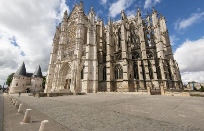 Un incendio scoppia nella soffitta della cattedrale di Beauvais