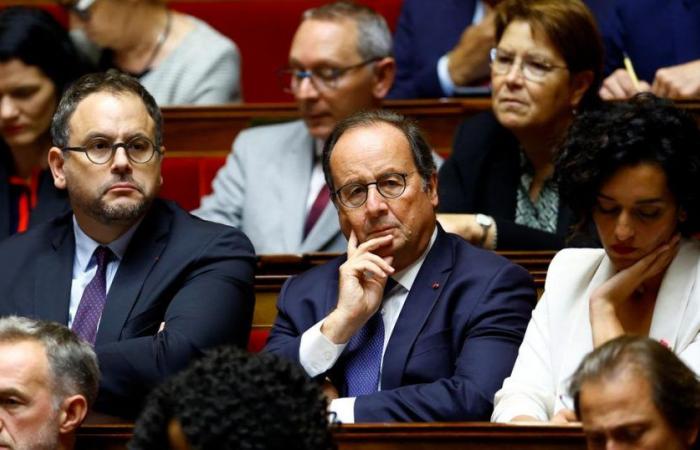 “Michel Barnier ha impiegato molto tempo per dire poco e fare quasi nulla”, scherza François Hollande