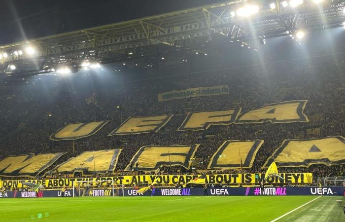 “UEFA Mafia”, l’impressionante tifo dei tifosi del Dortmund contro l’organismo europeo