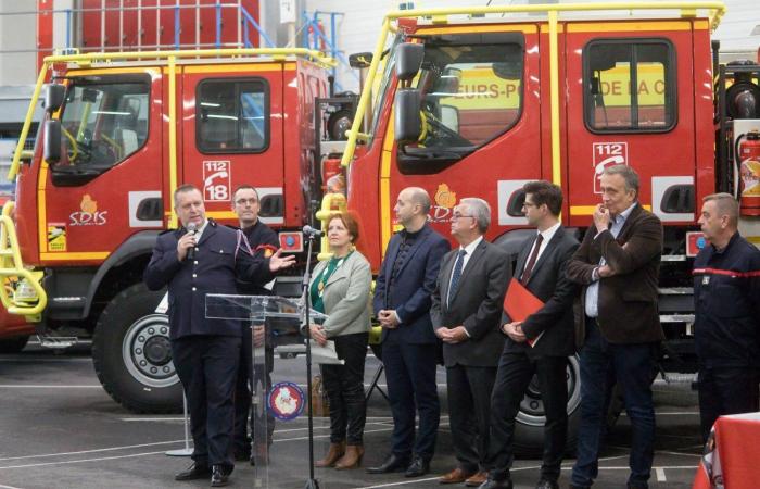 Le autorità si congratulano con i vigili del fuoco partiti come rinforzo nazionale