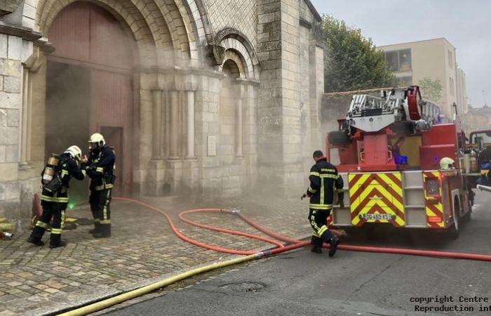 un incendio nella chiesa di Saint-Hilaire