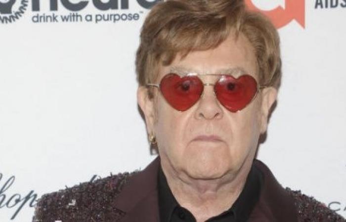 Il cantante Elton John parla dei suoi problemi di salute