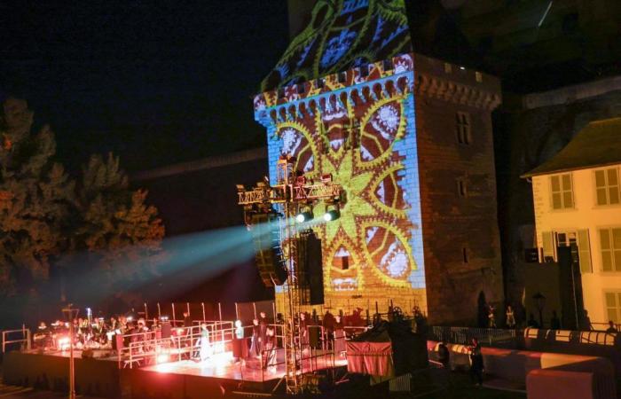 Inaugurazione di Place de la Monnaie! Méluzine ha raccontato la storia di Pau ieri e oggi