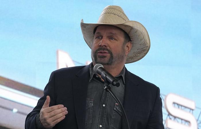 Il cantante country Garth Brooks nega le accuse di stupro