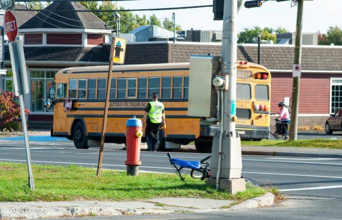 Ferite gravi per un ciclista investito da un autobus (aggiornamento)