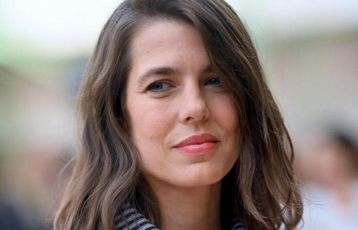 Con questo accessorio da 93.000 euro Charlotte Casiraghi merita ampiamente il suo status reale