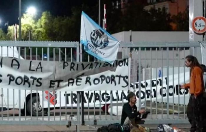 Corsica: Migliaia di viaggiatori sono ancora bloccati questa mattina a causa dello sciopero lanciato ieri sul futuro della gestione dei porti e degli aeroporti – VIDEO