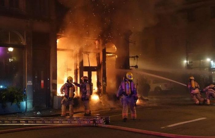 Il grande incendio che ha devastato un edificio nella Vecchia Montreal ha provocato la morte di due persone