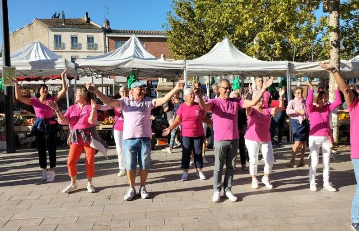 Parete. Flash mob per Ottobre Rosa sulle Allées Niel