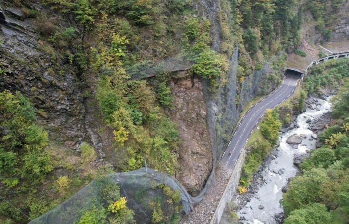 la riapertura della strada è rinviata di un mese