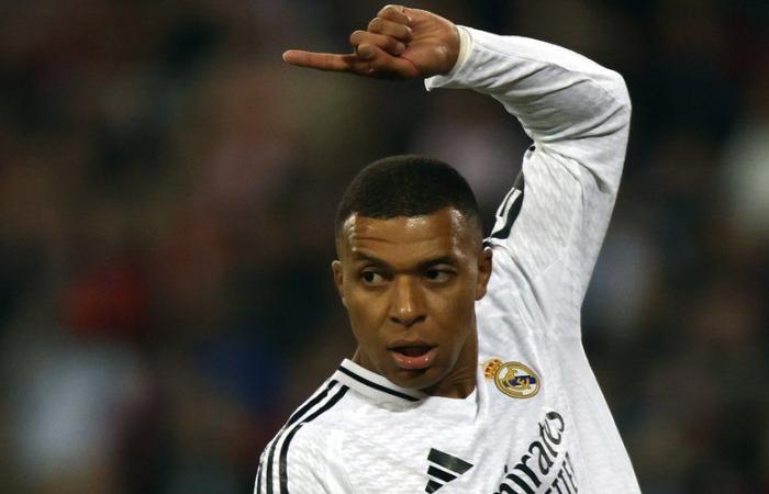 Mbappé assente al raduno con i Blues per infortunio: l’attaccante francese esordisce sabato con il Real Madrid