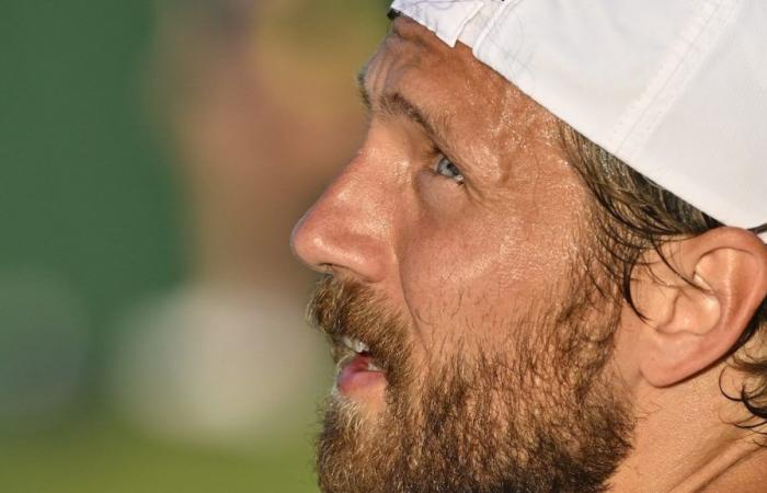 ATP > Lucas Pouille non molla la presa su Jannik Sinner: “Quello che trovo strano è che un fisioterapista gli suggerisca di usare una crema del genere quando sei il fisioterapista del numero 1 del mondo. Per me è la cosa più sorprendente”