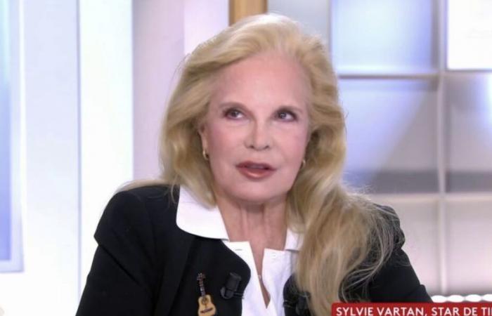 Sylvie Vartan copiata da Angèle, svela cosa pensa veramente della giovane cantante (VIDEO)