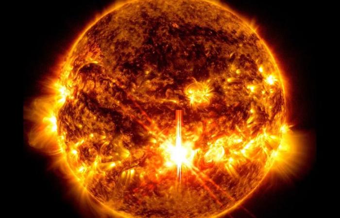 Il brillamento solare più potente dal 2017 erutta dal sole