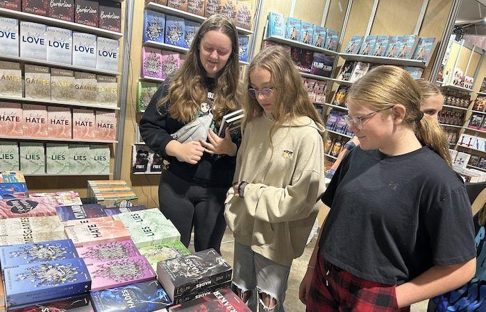 Giovani desiderosi di leggere alla Fiera del Libro della Penisola Acadiana