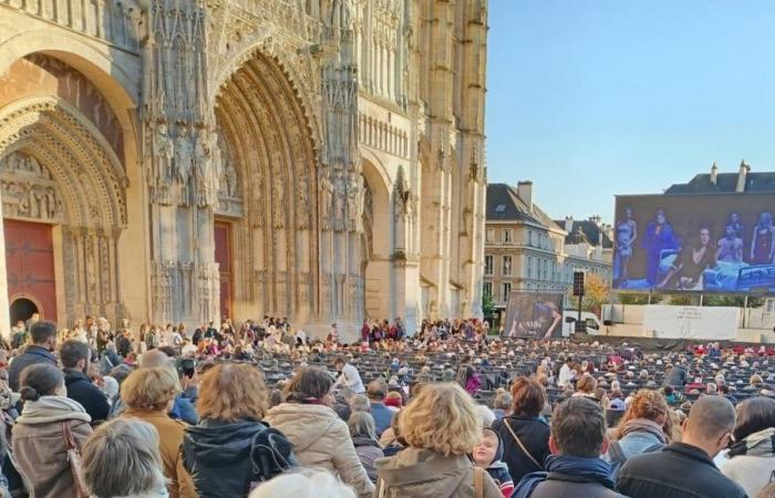 2.500 persone davanti alla Cattedrale di Rouen per un’opera dal vivo e gratuita